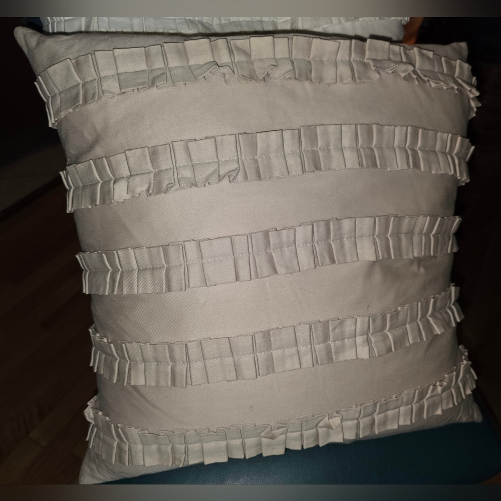 VINTAGE GENUINE Beige RUFFLED DKNY FEATHER/DOWN FILLED THROW PILLOW 18"X18"